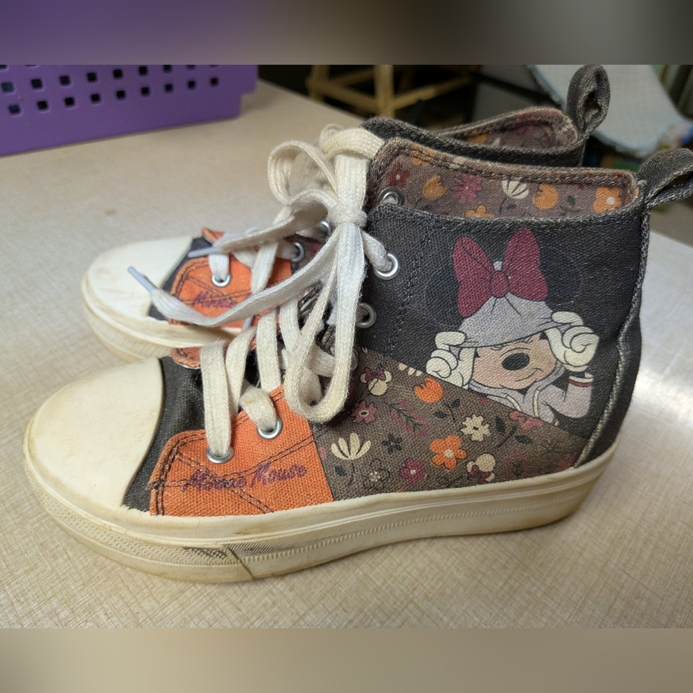 Disney Big Kids Size 4 High-Top Platform Minnie Mouse Hightop Sneakers Pre-Loved